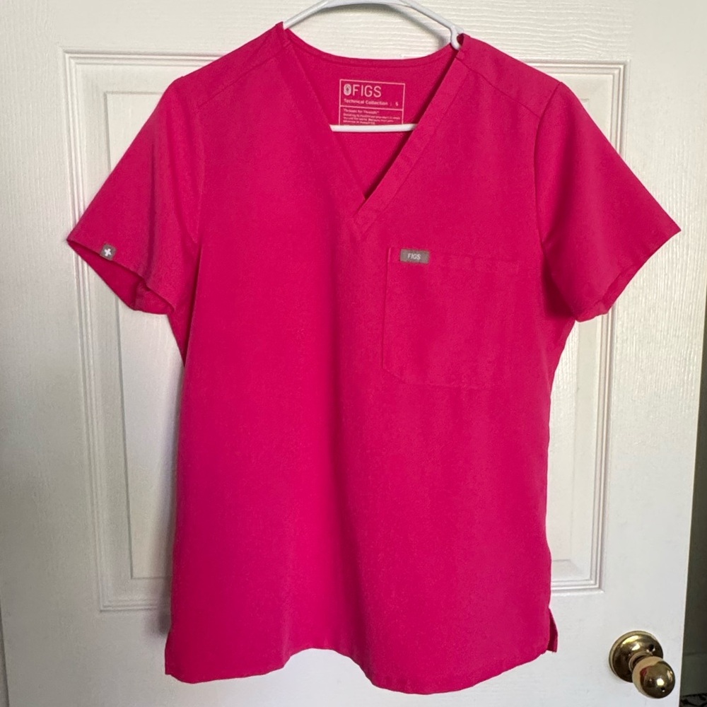 Figs Magenta Technical Collection Top